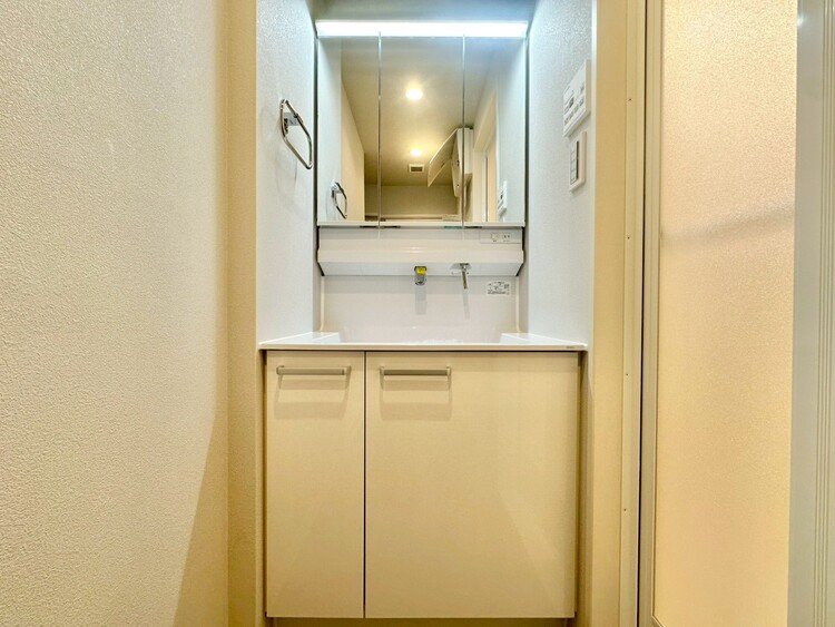 洗面 清潔感を感じられる洗面化粧台。