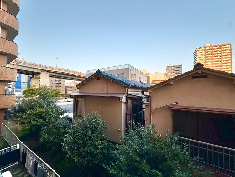 バルコニー 陽当たり・通風・開放感に恵まれた環境です。