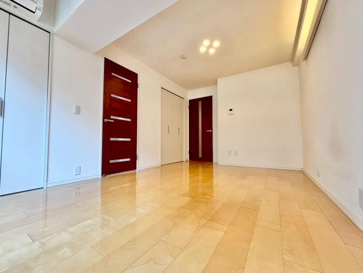 居間 伸びやかな空間のなかで、ゆったりとしたひとときを過ごせます。