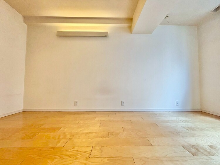 居間 落ち着いた雰囲気に包まれて、伸びやかな空間。