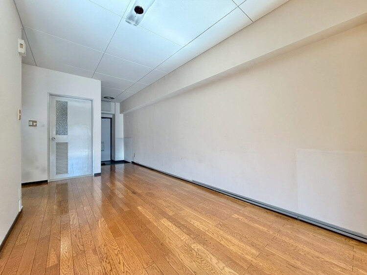 居間 落ち着いた雰囲気に包まれて、伸びやかな空間。