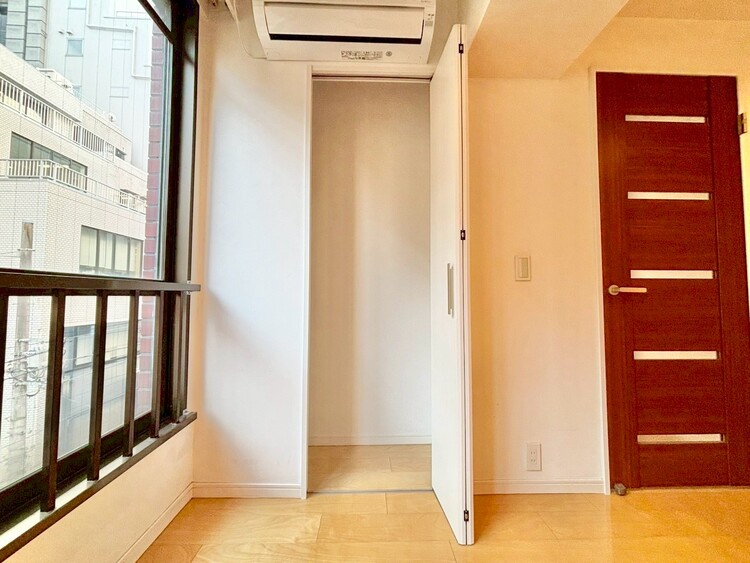 収納 家電やスーツケース、ストック品など何でも片付く嬉しい空間です。