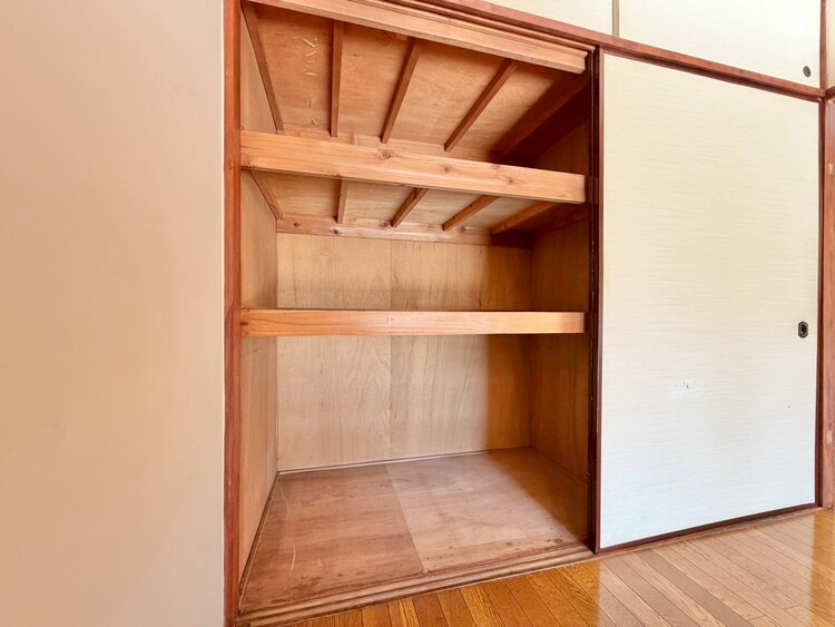 収納 家電やスーツケース、ストック品など何でも片付く嬉しい空間です。