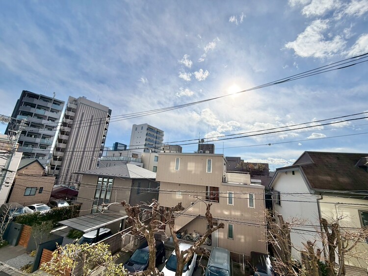 バルコニー 陽当たり・通風・開放感に恵まれた環境です。