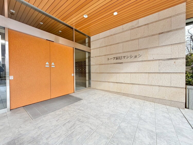 その他 上質感漂う玄関アプローチです。