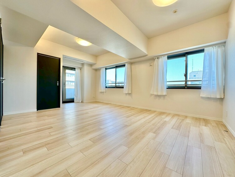 居間 伸びやかな空間のなかで、ゆったりとしたひとときを過ごせます。