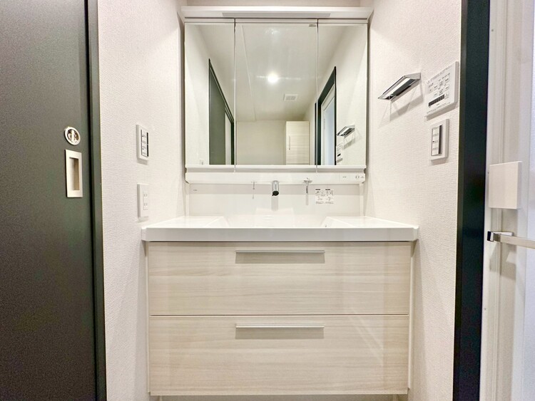 洗面 清潔感を感じられる洗面化粧台。