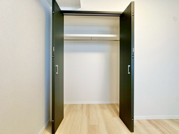 収納 家電やスーツケース、ストック品など何でも片付く嬉しい空間です。