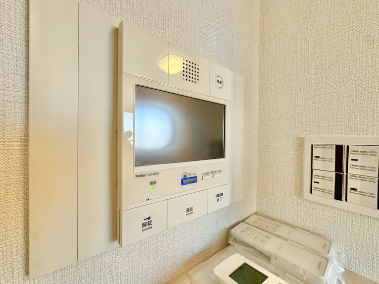 設備 誰が来てもわかる様にモニター付きインターホンを設置。
