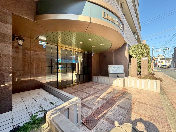 その他 上質感漂う玄関アプローチです。