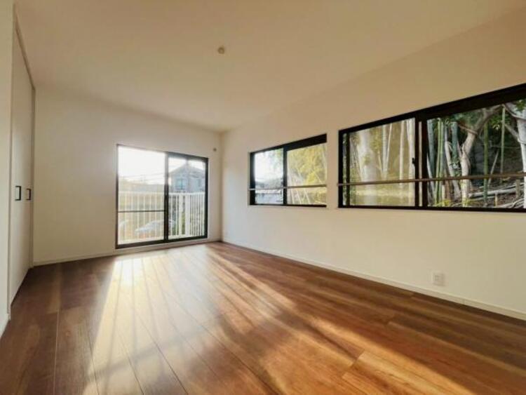 内装 自分の時間を充実させながら心豊かにできるプライベート空間！！穏やかな寛ぎを届ける仕様のゆとりある居室。個室のお部屋が欲しいという要望に応える設計で、過ごす時間が長くてもゆったり落ち着いて過ごせそう！！