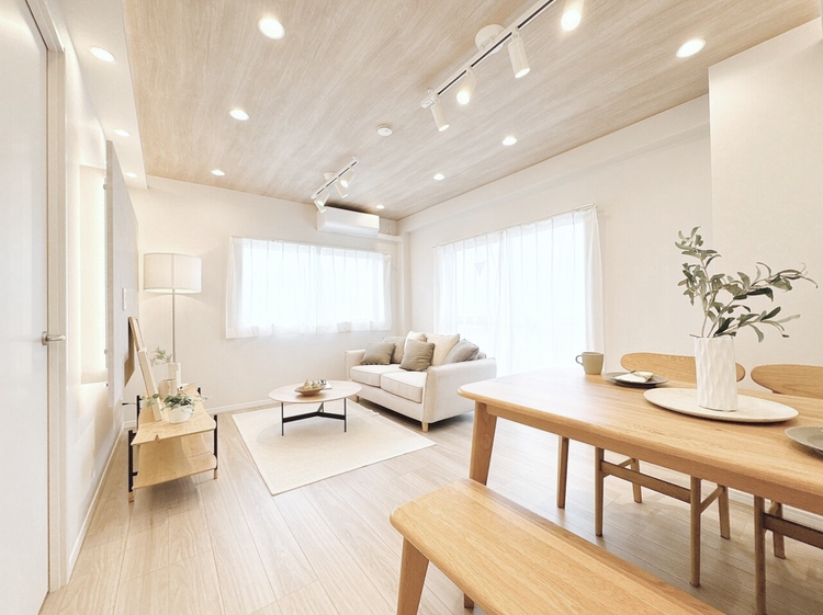 居間 居心地の良い空気感は、暮らしのステージを彩り、心からのやすらぎと満足感を与えてくれます。