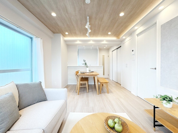 居間 飾り過ぎないシンプルな内装と偏り過ぎないデザインで統一しました。