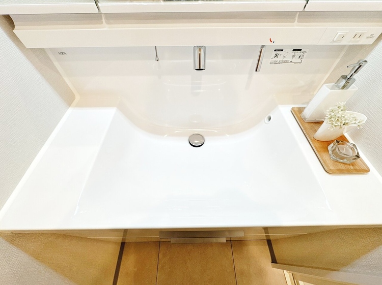 洗面 何かと物が増える場所だからこそ、スッキリと見映えの良い空間に。