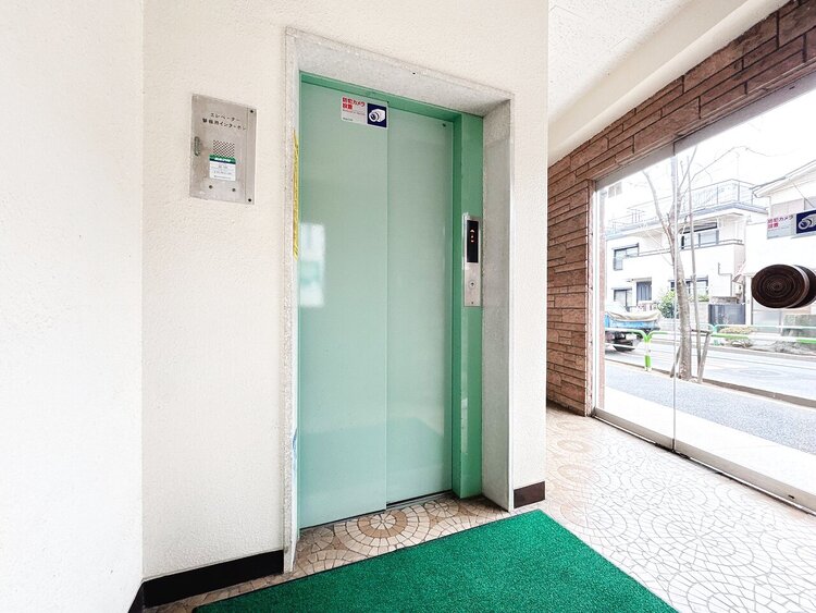設備 エレベーターの管理も、きちんと行き届いてます。