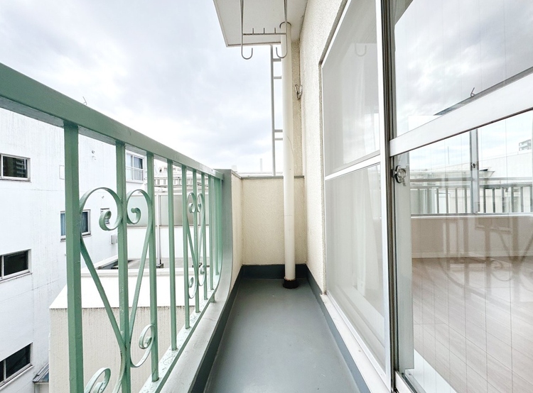 バルコニー 暮らしの中で、光と風を演出してくれるバルコニー。