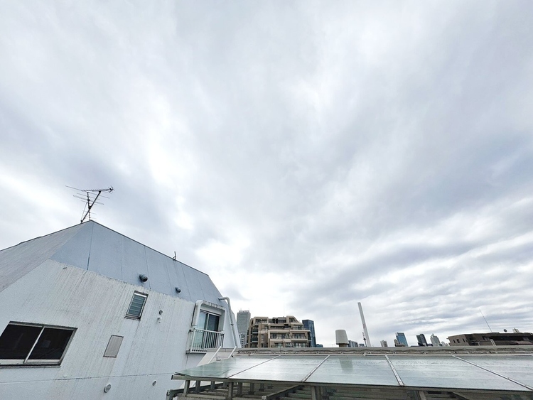 バルコニー 頬をなでる、優しい風を感じることが出来ます。