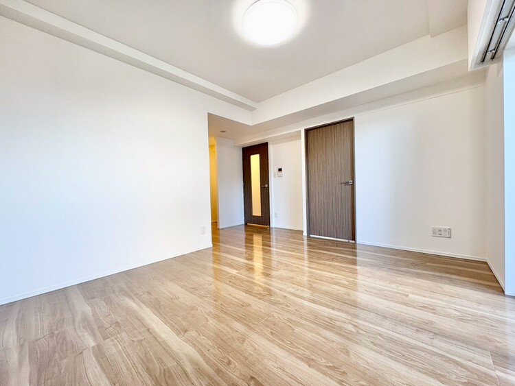 居間 居心地の良い空気感は、暮らしのステージを彩り、心からのやすらぎと満足感を与えてくれます。