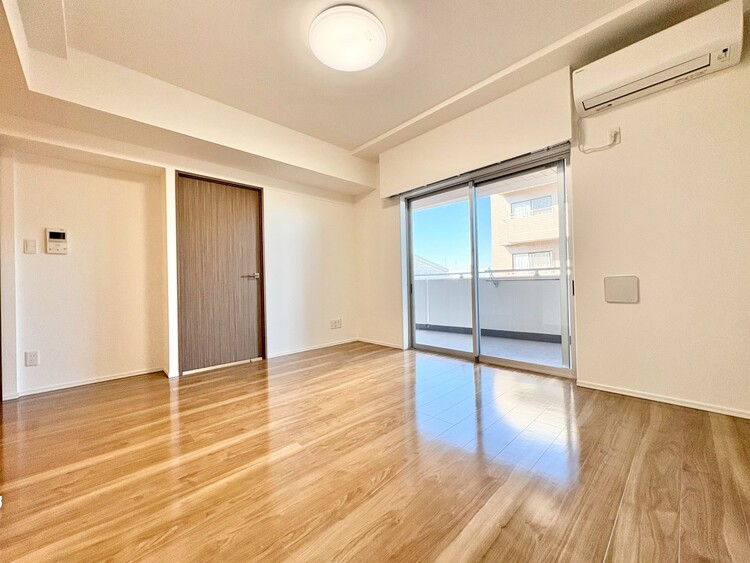 居間 飾り過ぎないシンプルな内装と偏り過ぎないデザインで統一しました。