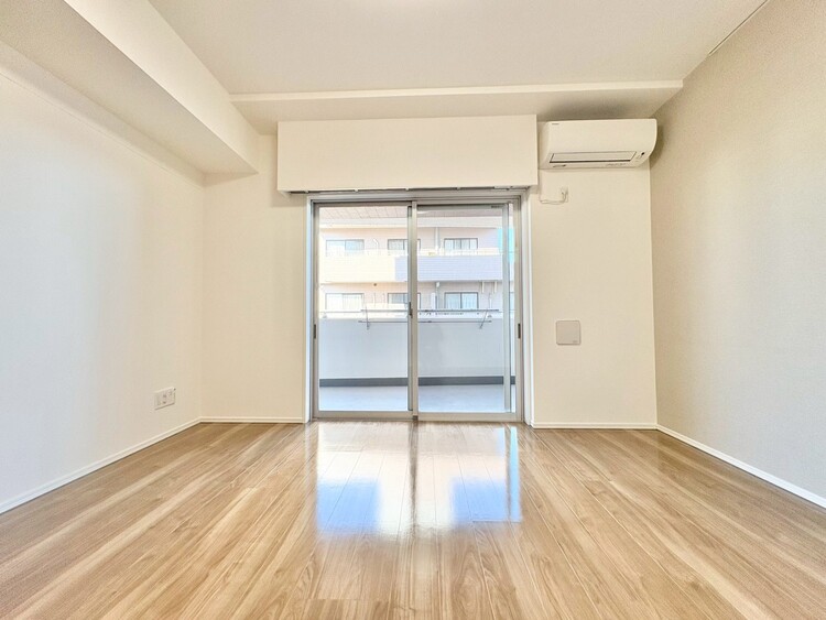 寝室 ベッドも十分に設置するスペースがあります。