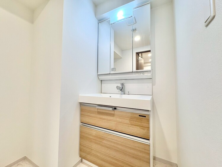 洗面 何かと物が増える場所だからこそ、スッキリと見映えの良い空間に。