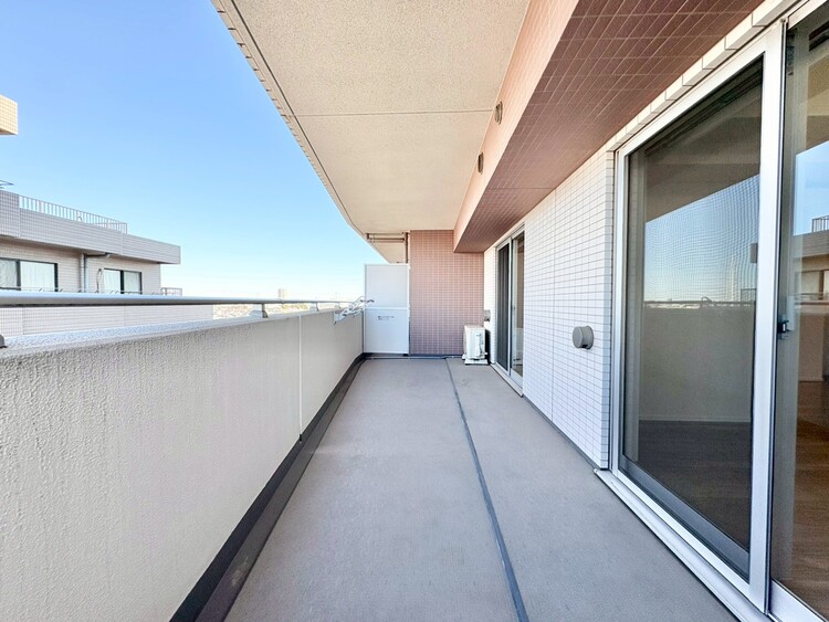 バルコニー 暮らしの中で、光と風を演出してくれるバルコニー。