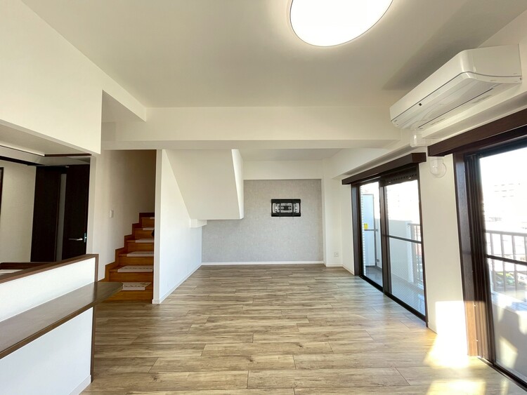 居間 居心地の良い空気感は、暮らしのステージを彩り、心からのやすらぎと満足感を与えてくれます。