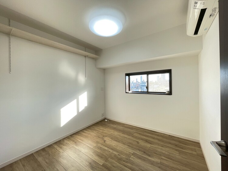 寝室 ベッドも十分に設置するスペースがあります。