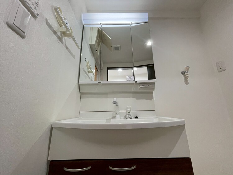 洗面 何かと物が増える場所だからこそ、スッキリと見映えの良い空間に。