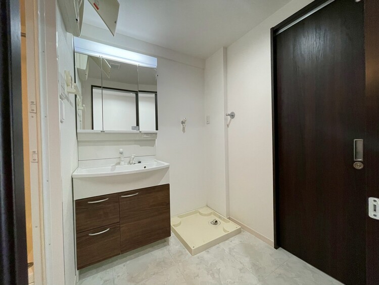 洗面 清潔感と心地よさを重視した、上質感漂うパウダールーム。