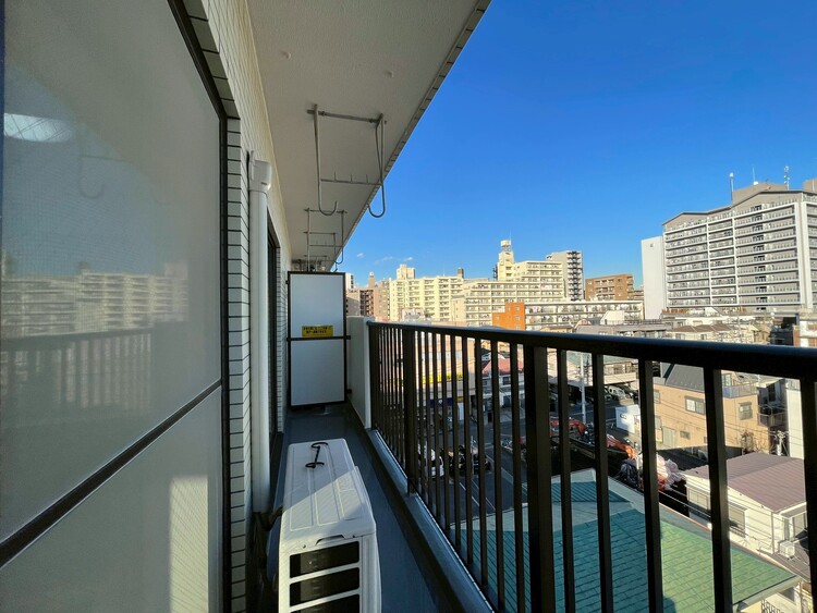 バルコニー 暮らしの中で、光と風を演出してくれるバルコニー。