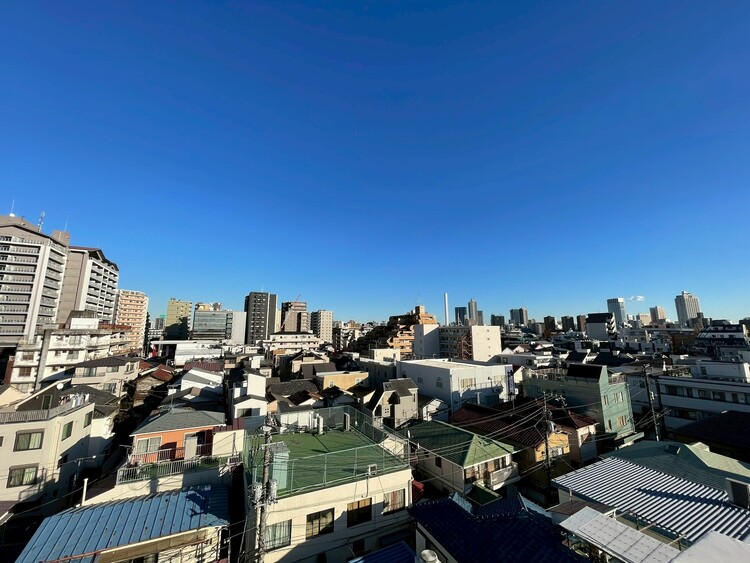 バルコニー 窓を開けると広がる青空。心をリフレッシュして日々を過ごしていきましょう。