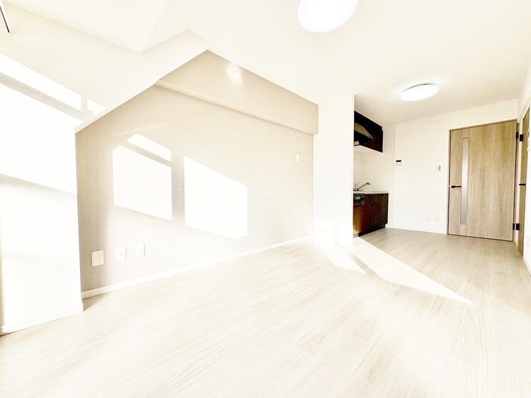 居間 快適に過ごす毎日を求めて、暮らしの中でご自身の「マイホーム」に創り上げてください。