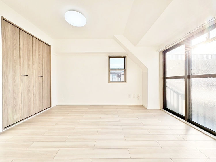 寝室 ベッドも十分に設置するスペースがあります。