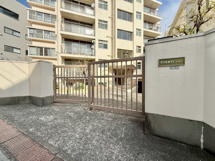 その他 上質感漂う玄関アプローチです。