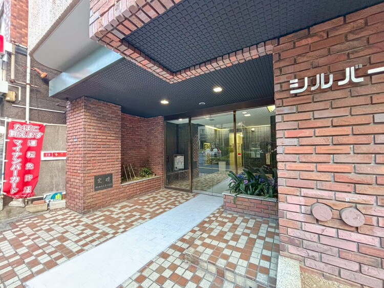 その他 上質感漂う玄関アプローチです。