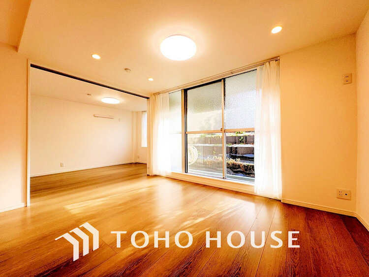 内装 家族みんなが爽やかに過ごせるように、光をたっぷり取り込んだLDK