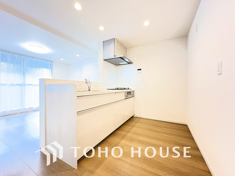 キッチン 落ち着きのあるカラーで統一された清潔感と気品が溢れるキッチン