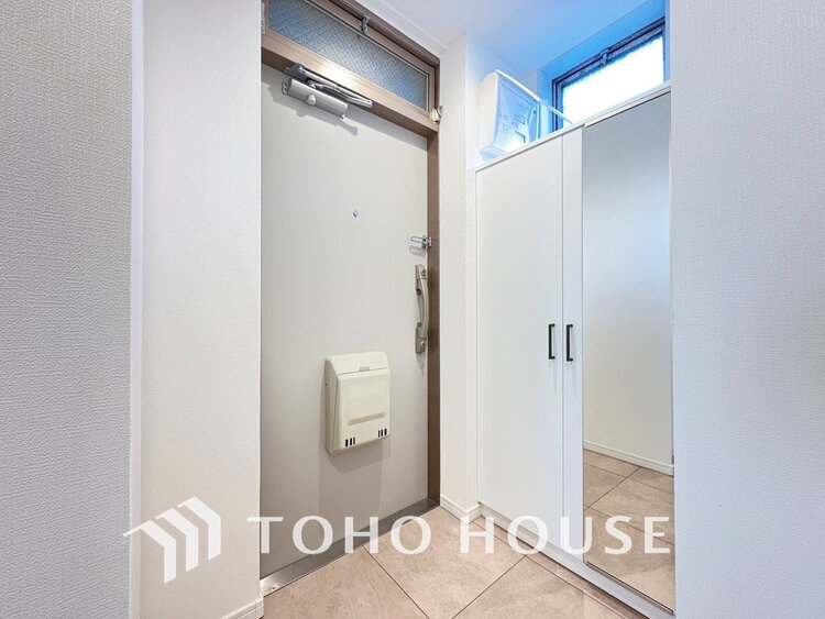 玄関 落ち着いた雰囲気の玄関、家族の帰りを暖かく迎えてくれます