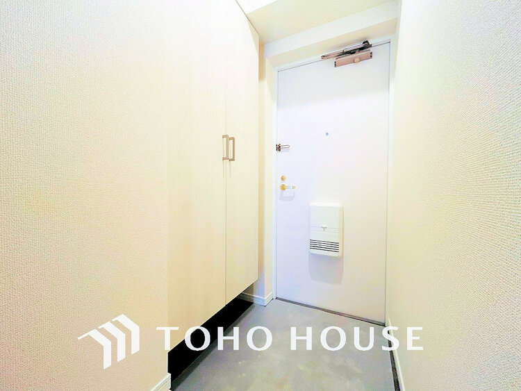 玄関 落ち着いた雰囲気の玄関、家族の帰りを暖かく迎えてくれます