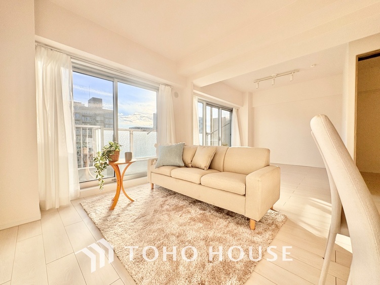 内装 ここにはみんなが集い、食事と楽しい会話が始まる。話に夢中になりすぎて、ついつい時を忘れ夜半過ぎになってしまう。そんな束の間の幸せを感じさせてくれる場所でありたい。　