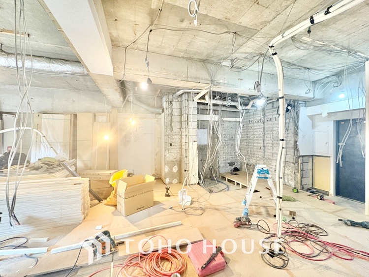 内装 【改装中】高級感漂う設えとゆとりある広さで安心をもたらす特別な場所。暮らしの中心にふさわしい空間です。