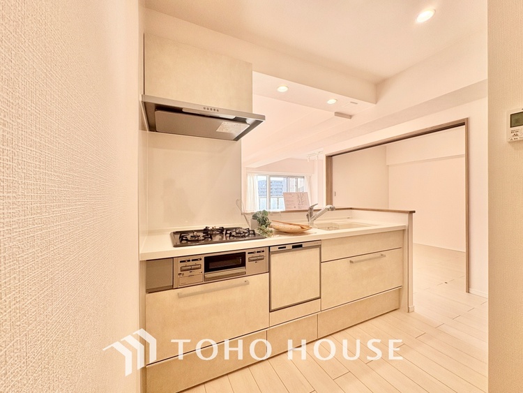 キッチン 上質な素材に囲まれたキッチンは、穏やかな時間が流れる特別な空間。洗練された料理が生まれる場所です。