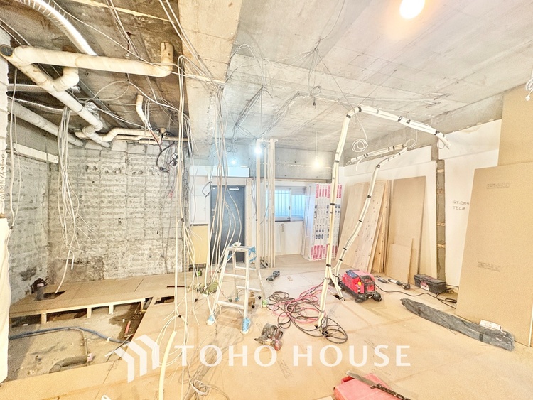 キッチン 【改装中】上質な素材に囲まれたキッチンは、穏やかな時間が流れる特別な空間。洗練された料理が生まれる場所です。