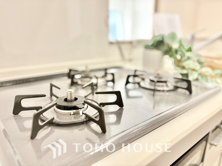 キッチン 時を超えて愛されるデザインが、日常を特別なひとときへと昇華させます。この場所から、心満たされる豊かな食卓が始まります。