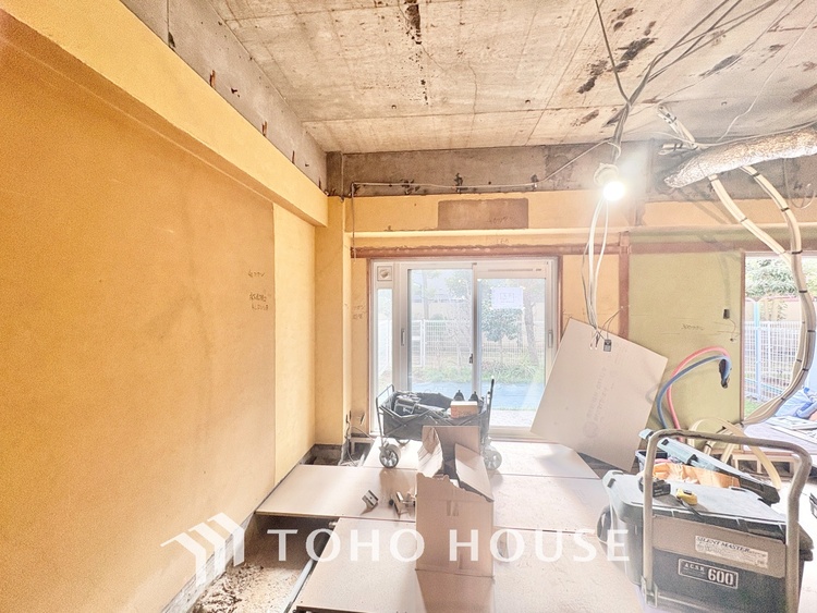 キッチン 【改装中】時を超えて愛されるデザインが、日常を特別なひとときへと昇華させます。この場所から、心満たされる豊かな食卓が始まります。