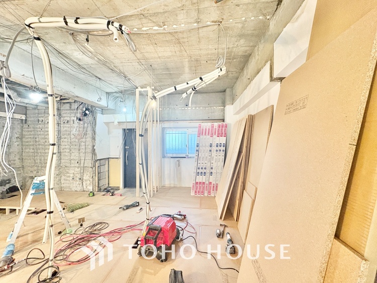 洗面 【改装中】清潔感あふれる洗面化粧台で、毎日の身支度を快適にサポートします。