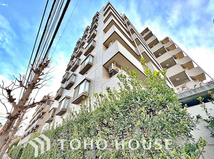 外観 飽きのこない上品な外観で、長く住むほど愛着が深まるマンション。共用部も丁寧に管理され、安心の住環境が整っています。