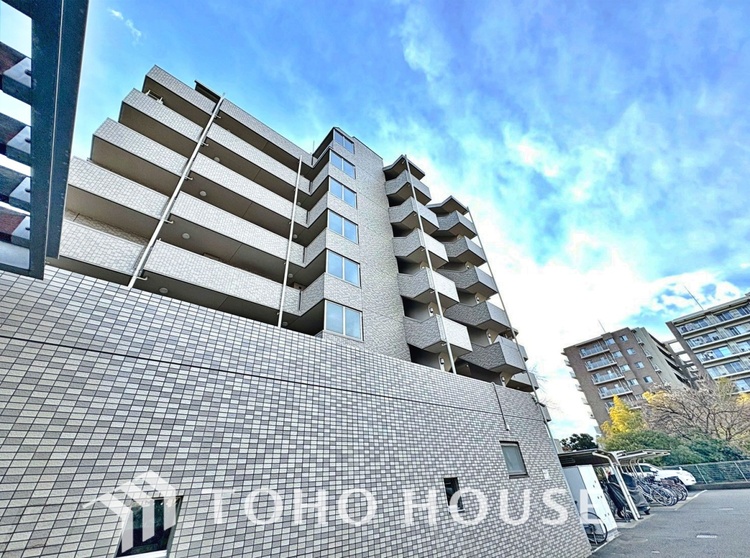 外観 飽きのこない上品な外観で、長く住むほど愛着が深まるマンション。共用部も丁寧に管理され、安心の住環境が整っています。