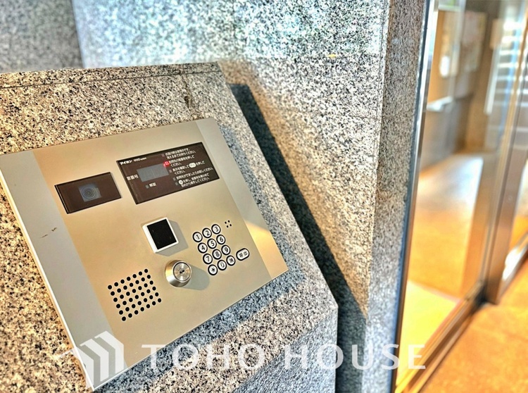 その他 オートロックや防犯設備が充実し、共用部から安心感が伝わるつくり。女性の一人暮らしやご家族でも心強い環境です。